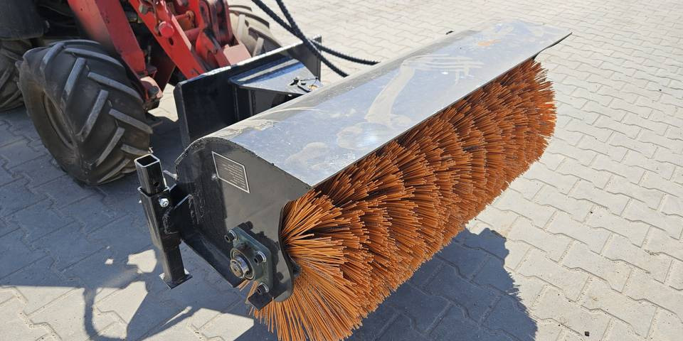 Zamiatarka szczotka do miniładowarki Avant, Ditch Witch - Industrial sweeper: picture 5 Zamiatarka szczotka do miniładowarki Avant, Ditch Witch - Industrial sweeper: picture 5