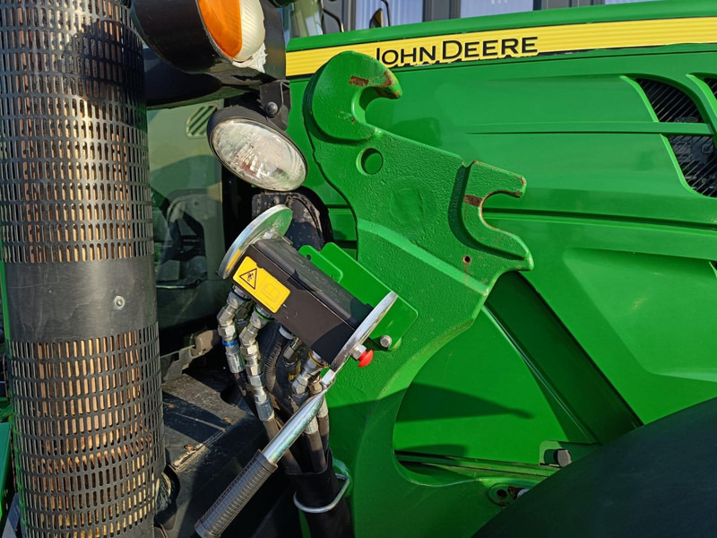 John Deere 6140R - Farm tractor: picture 5 John Deere 6140R - Farm tractor: picture 5