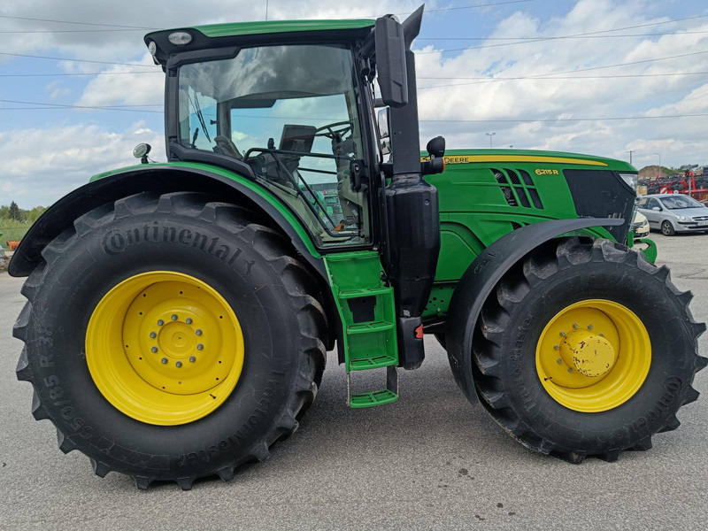 John Deere 6215R - Farm tractor: picture 2 John Deere 6215R - Farm tractor: picture 2
