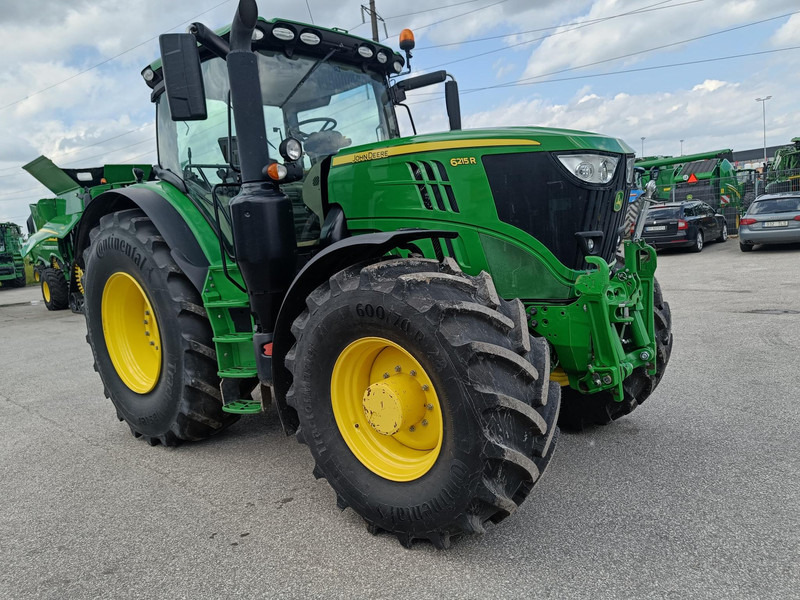 John Deere 6215R - Farm tractor: picture 1 John Deere 6215R - Farm tractor: picture 1