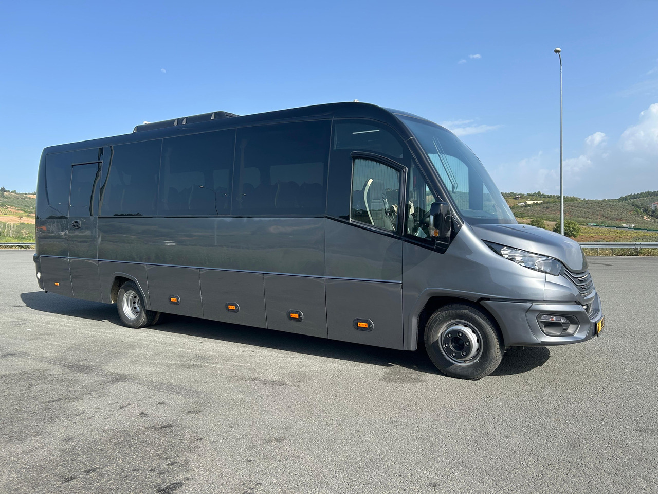 IVECO DAILY - RIGHT HAND DRIVE TOURISTIC VEHICLE - Coach: picture 3 IVECO DAILY - RIGHT HAND DRIVE TOURISTIC VEHICLE - Coach: picture 3