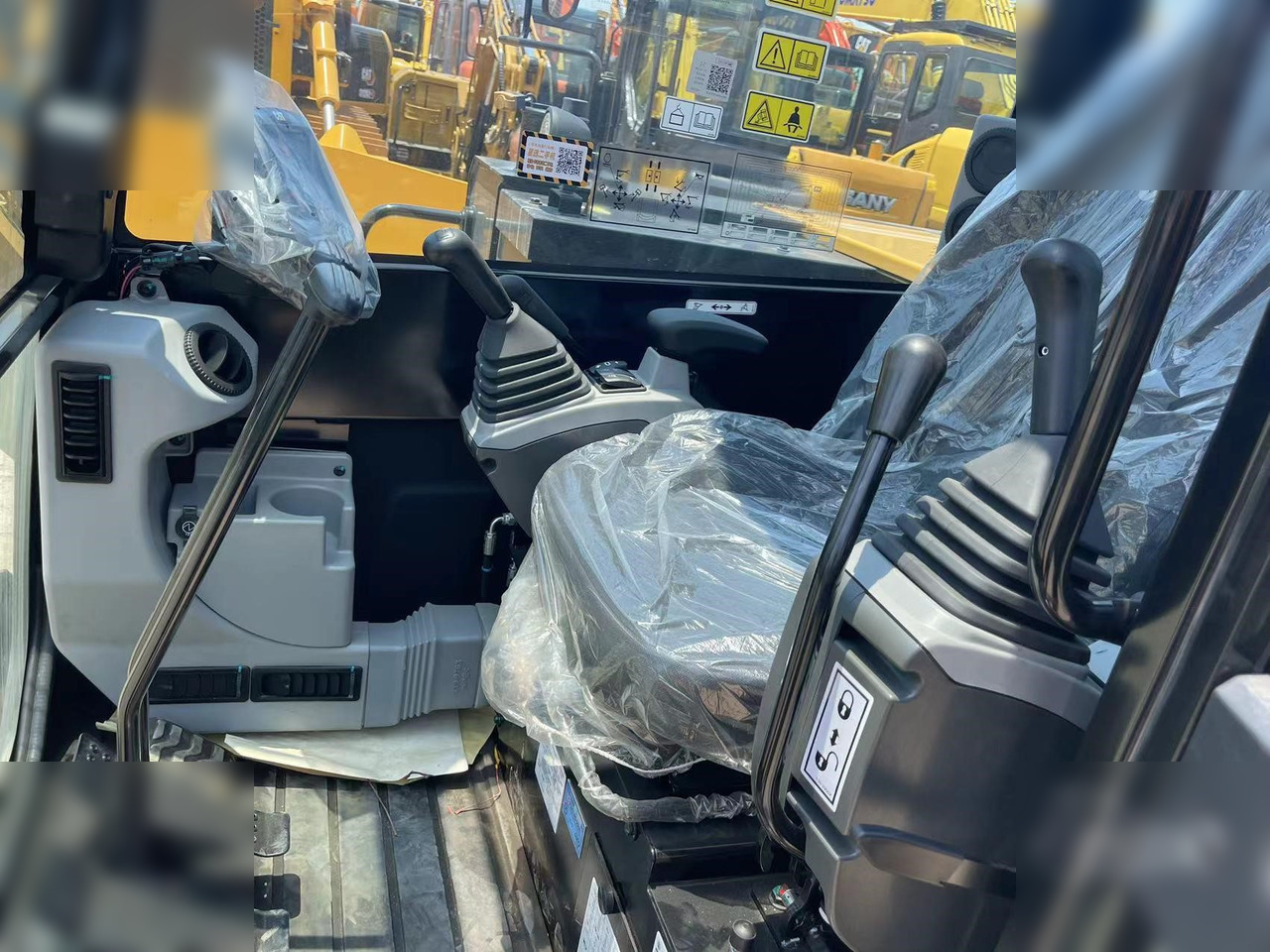 Mini excavator CATERPILLAR 305.5: picture 7