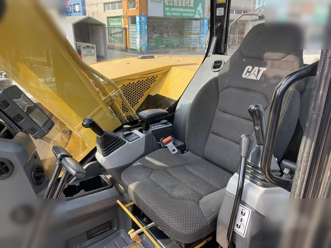 Crawler excavator CATERPILLAR 307.5: picture 8