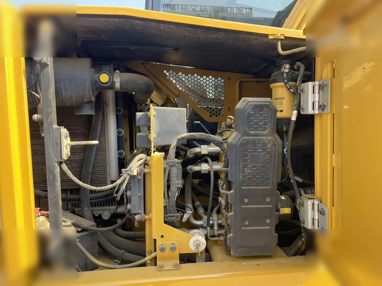 Crawler excavator CATERPILLAR 307.5: picture 9