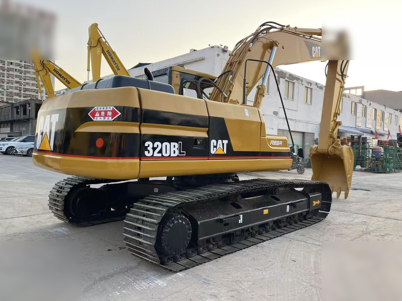 CATERPILLAR 320BL - Crawler excavator: picture 2 CATERPILLAR 320BL - Crawler excavator: picture 2