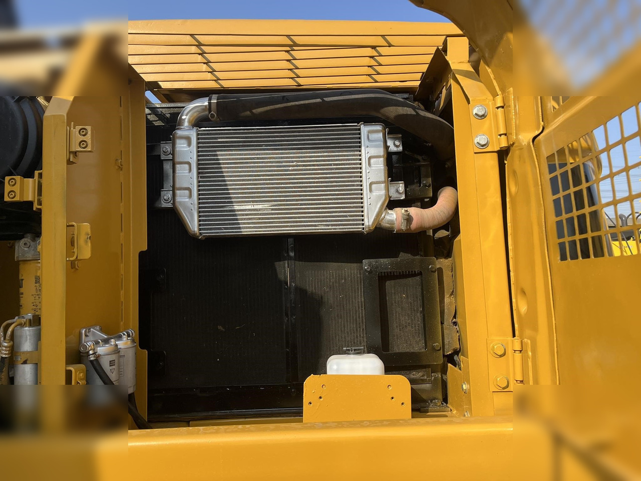 Crawler excavator CATERPILLAR 320CL: picture 8