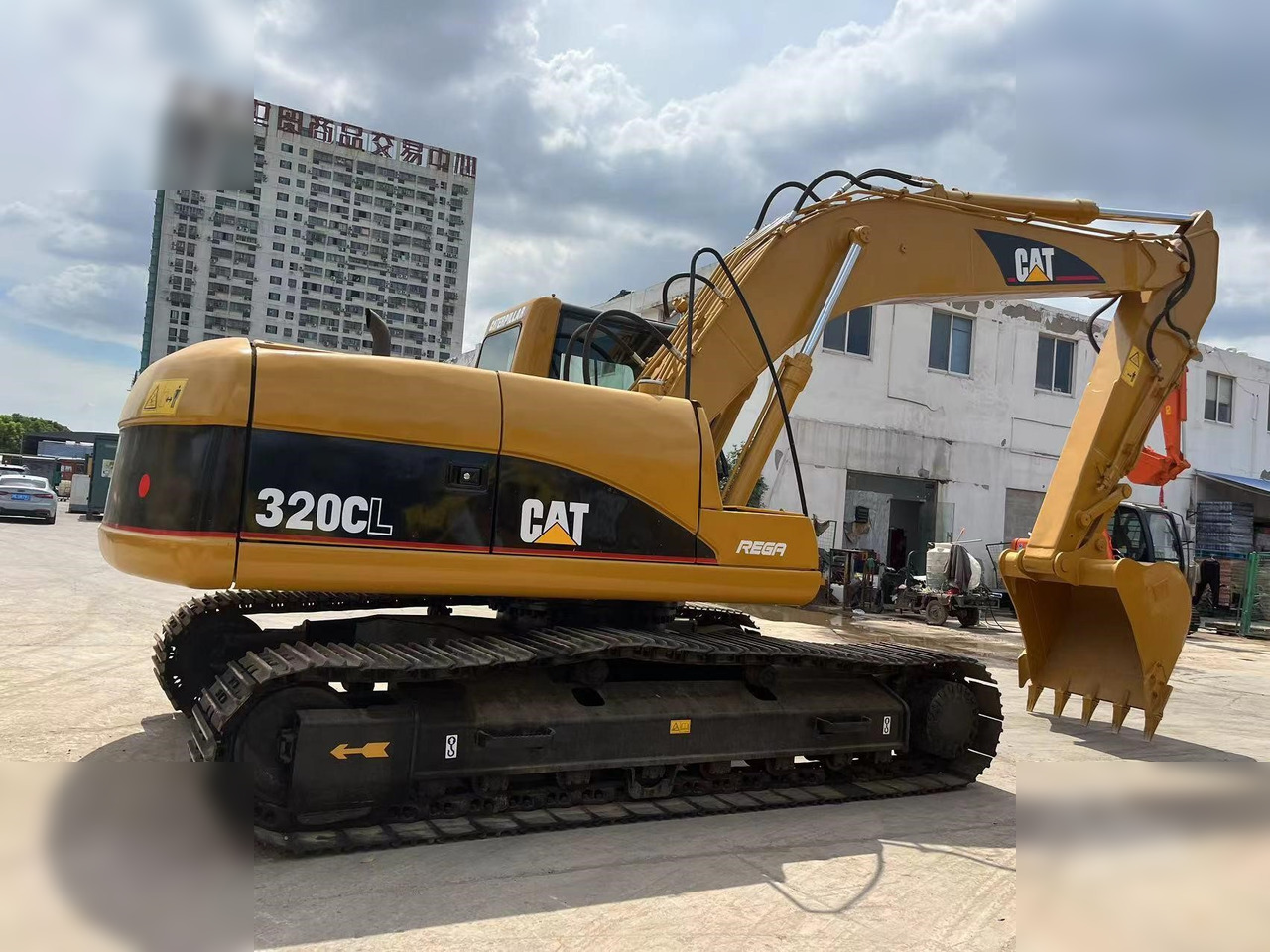 Crawler excavator CATERPILLAR 320CL: picture 7