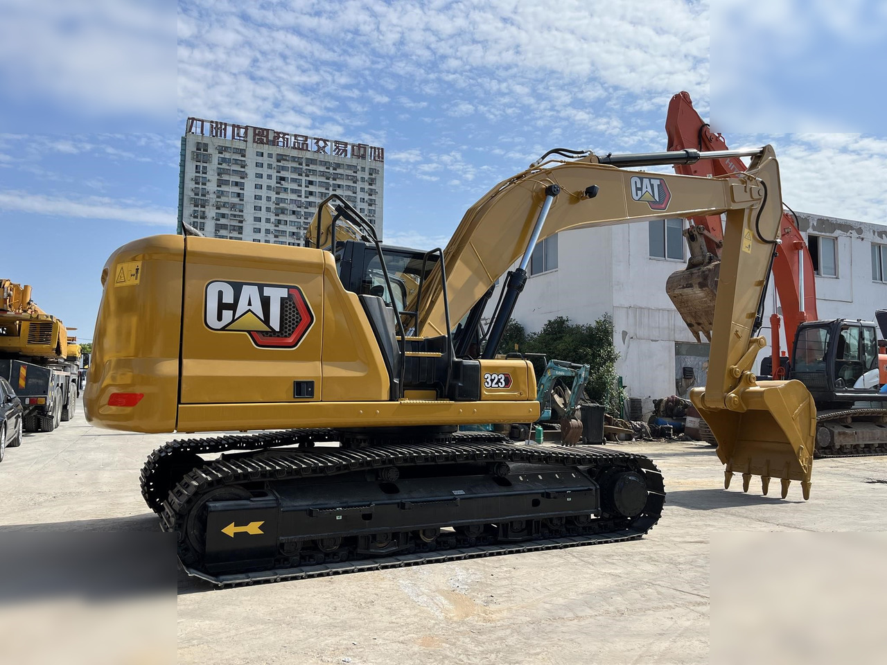 CATERPILLAR 323 - Crawler excavator: picture 1 CATERPILLAR 323 - Crawler excavator: picture 1