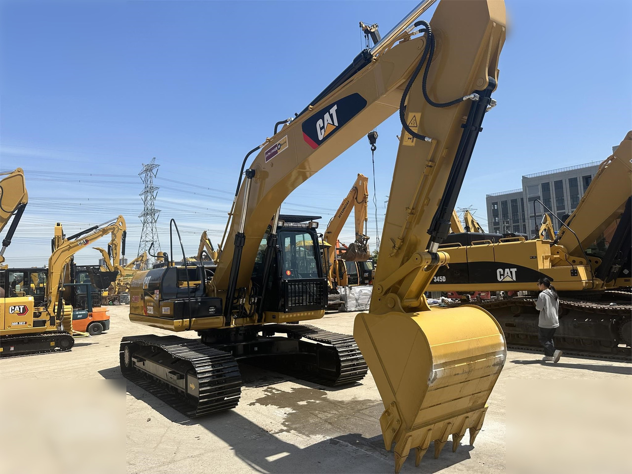 CATERPILLAR 323DL - Crawler excavator: picture 2 CATERPILLAR 323DL - Crawler excavator: picture 2