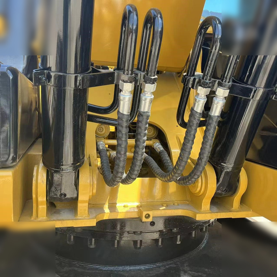 CATERPILLAR 323DL - Crawler excavator: picture 4 CATERPILLAR 323DL - Crawler excavator: picture 4