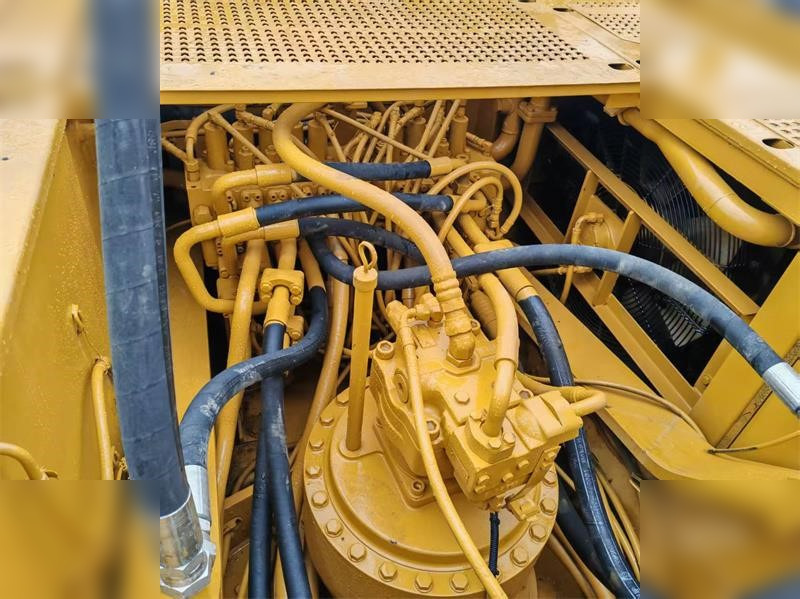 Crawler excavator CATERPILLAR 330CL: picture 9