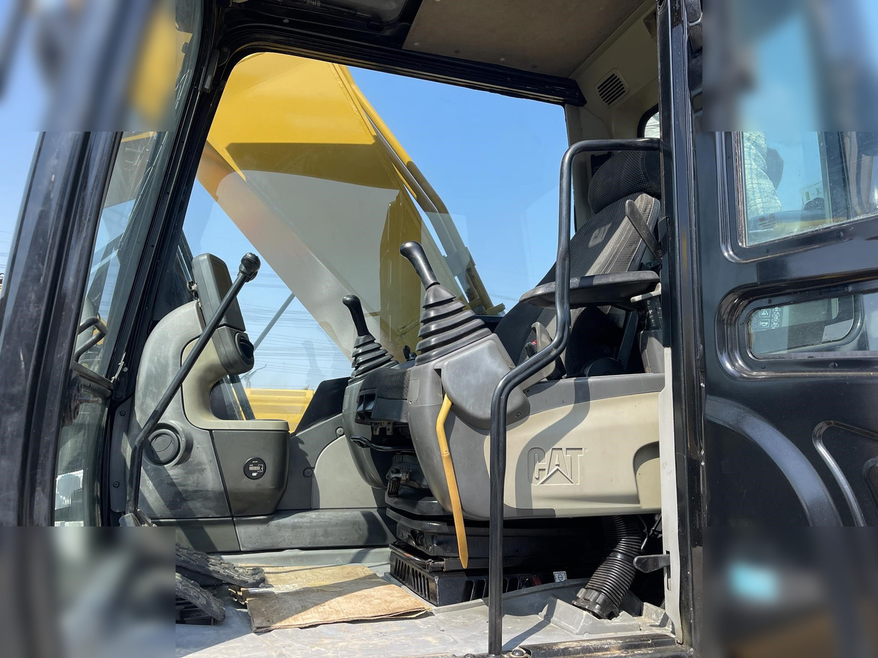 CATERPILLAR 330DL - Crawler excavator: picture 4 CATERPILLAR 330DL - Crawler excavator: picture 4