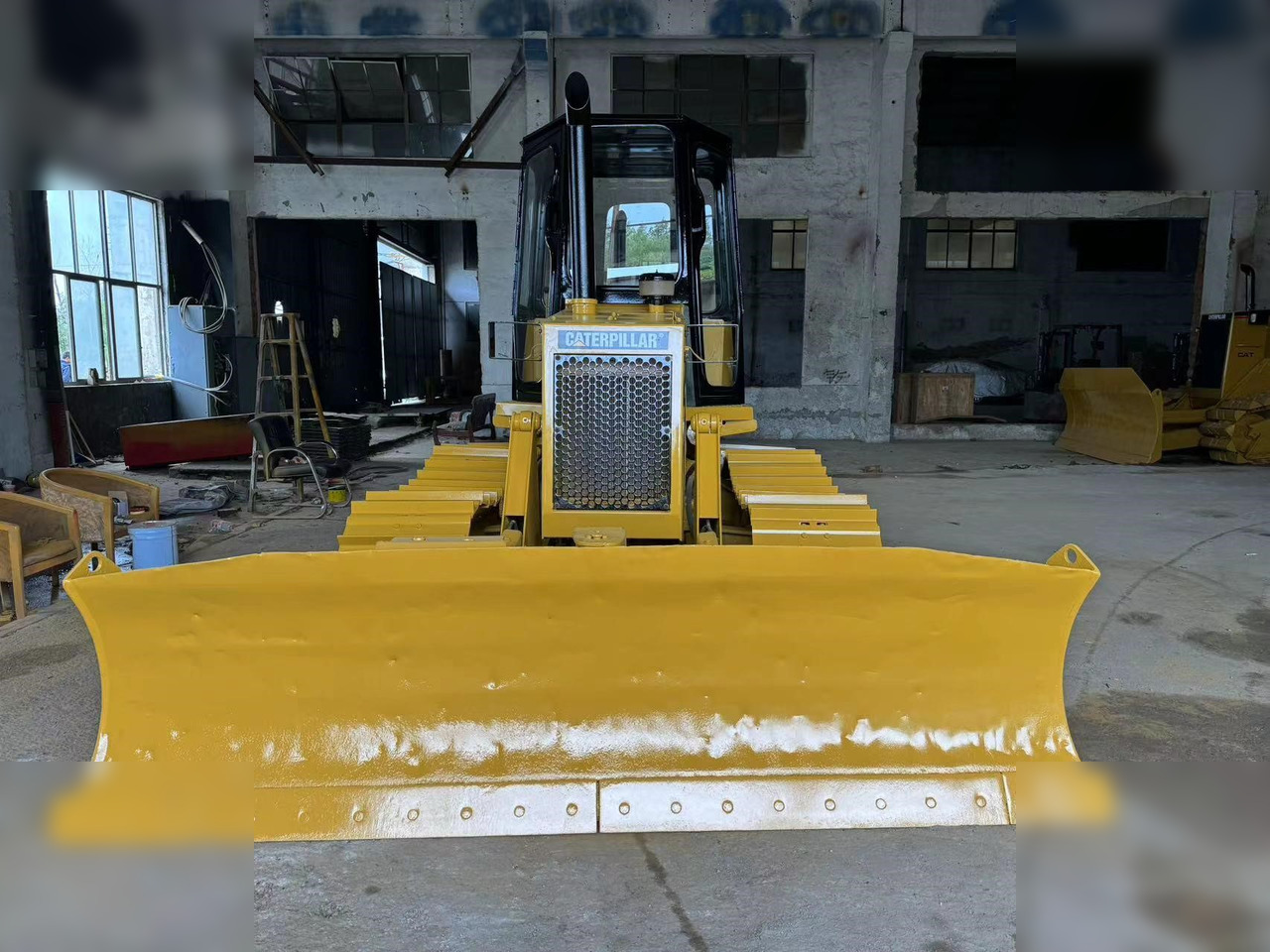 CATERPILLAR D4C - Bulldozer: picture 2 CATERPILLAR D4C - Bulldozer: picture 2