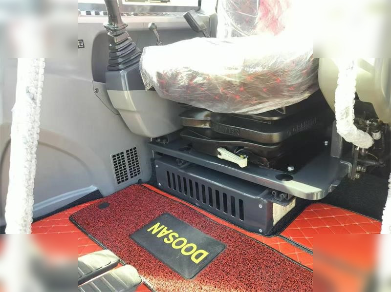 Crawler excavator DOOSAN DX60-9C: picture 7