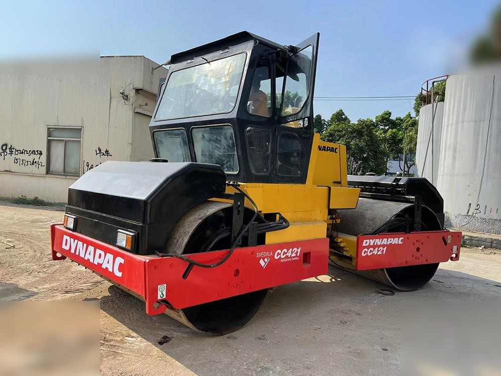 DYNAPAC CC421 - Road roller: picture 1 DYNAPAC CC421 - Road roller: picture 1