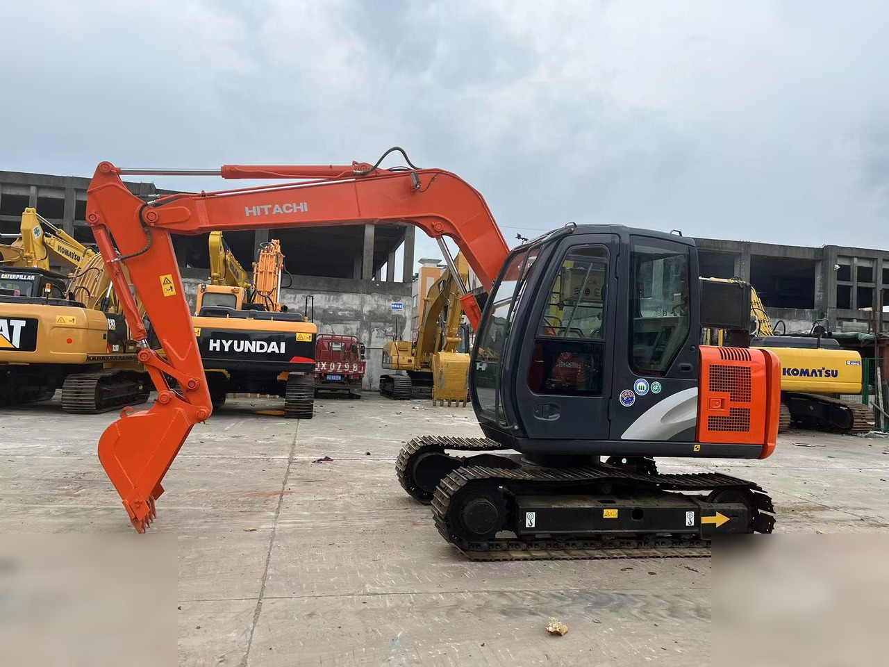 HITACHI ZX60 - Crawler excavator: picture 1 HITACHI ZX60 - Crawler excavator: picture 1