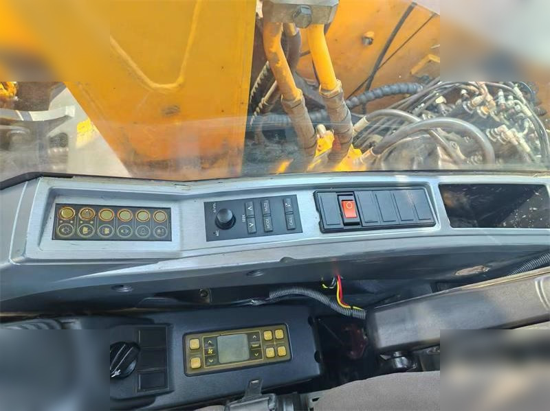 Crawler excavator HYUNDAI ROBEX 150 LC-9: picture 9