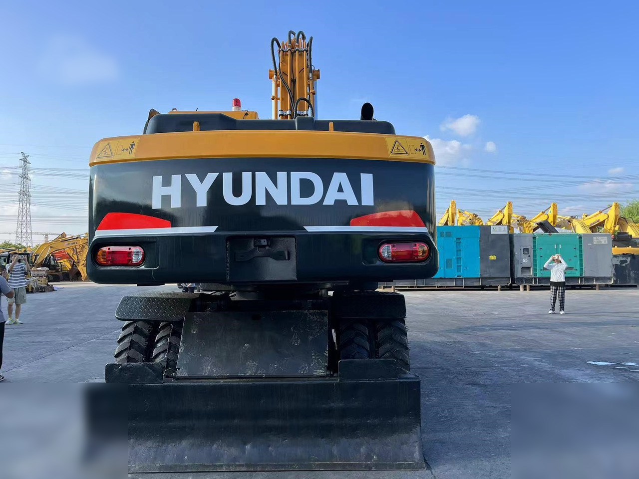 HYUNDAI ROBEX 210W-9 - Wheel excavator: picture 4 HYUNDAI ROBEX 210W-9 - Wheel excavator: picture 4