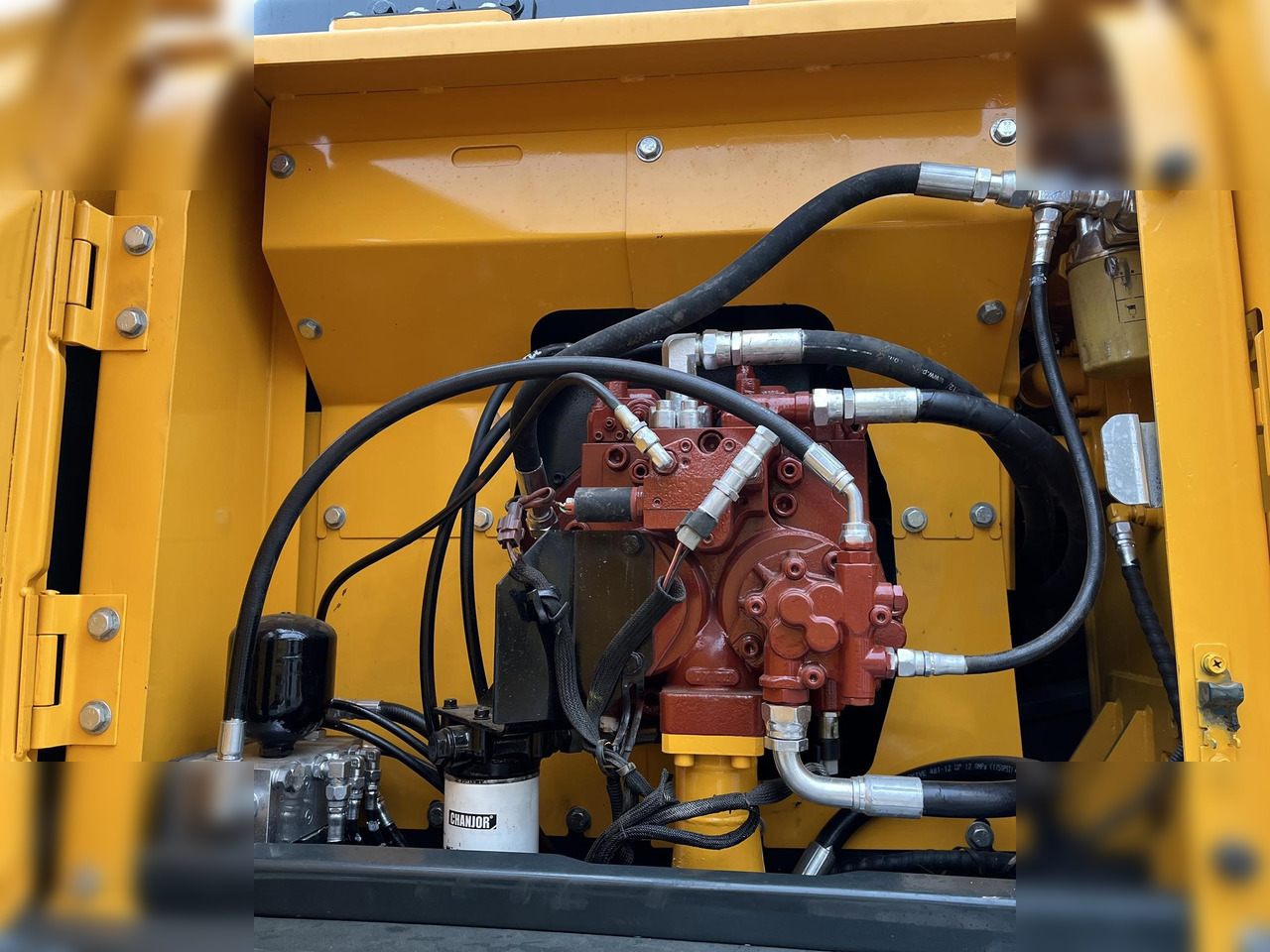 HYUNDAI ROBEX 210W-9 - Wheel excavator: picture 5 HYUNDAI ROBEX 210W-9 - Wheel excavator: picture 5