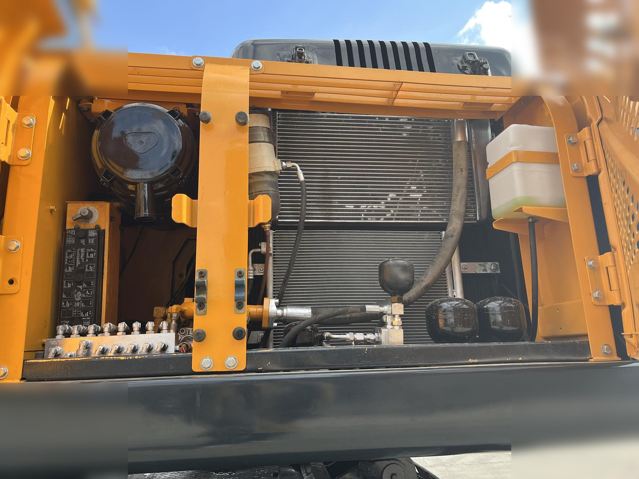 HYUNDAI ROBEX 210W-9 - Wheel excavator: picture 5 HYUNDAI ROBEX 210W-9 - Wheel excavator: picture 5