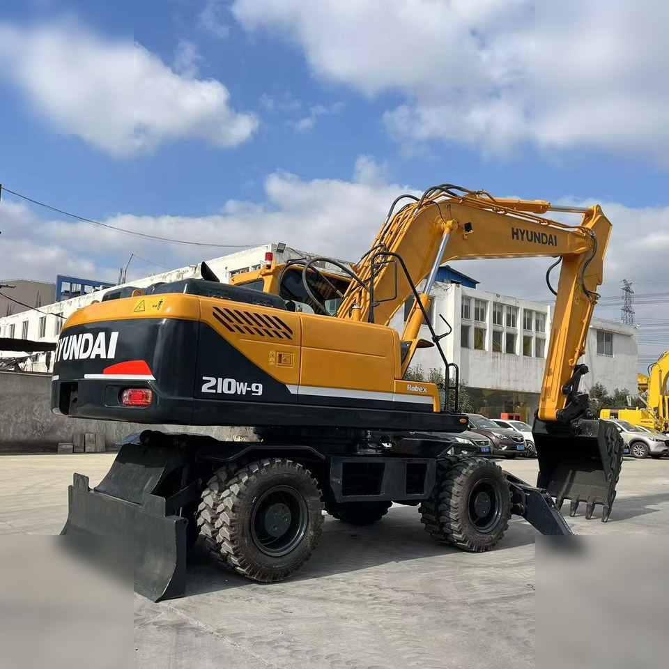 HYUNDAI ROBEX 210W-9 - Wheel excavator: picture 5 HYUNDAI ROBEX 210W-9 - Wheel excavator: picture 5