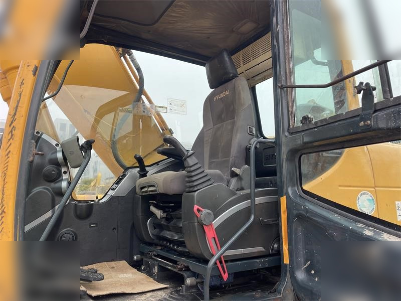 Crawler excavator HYUNDAI ROBEX 220 LC-9: picture 7