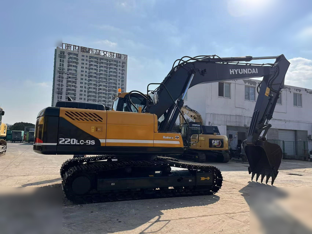 HYUNDAI ROBEX 220 LC-9S - Crawler excavator: picture 2 HYUNDAI ROBEX 220 LC-9S - Crawler excavator: picture 2