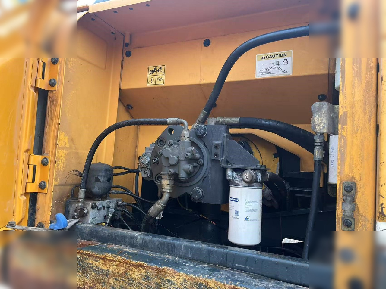 HYUNDAI ROBEX 220 LC-9S - Crawler excavator: picture 5 HYUNDAI ROBEX 220 LC-9S - Crawler excavator: picture 5