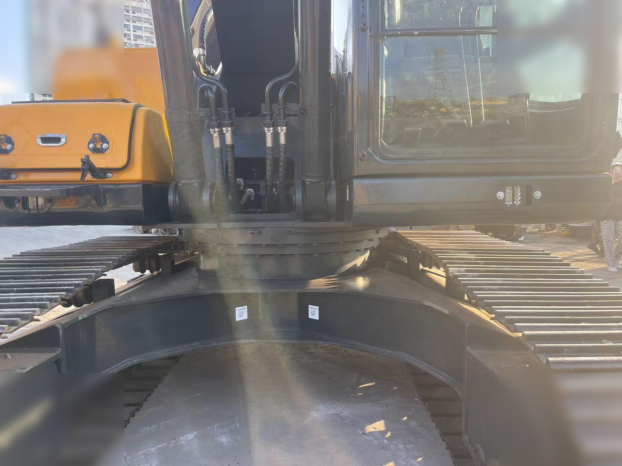 HYUNDAI ROBEX 220 LC-9S - Crawler excavator: picture 5 HYUNDAI ROBEX 220 LC-9S - Crawler excavator: picture 5