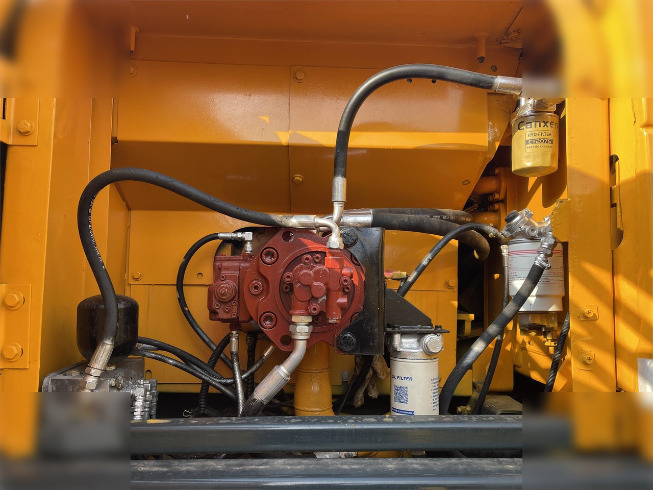 HYUNDAI ROBEX 220 LC-9S - Crawler excavator: picture 5 HYUNDAI ROBEX 220 LC-9S - Crawler excavator: picture 5