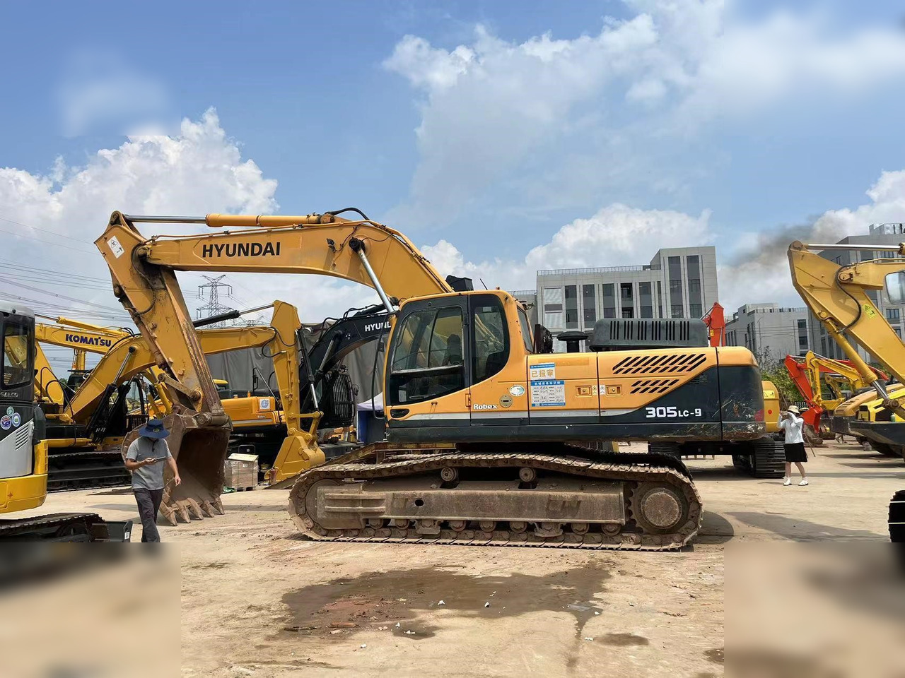 HYUNDAI ROBEX 305 LC-9S - Crawler excavator: picture 1 HYUNDAI ROBEX 305 LC-9S - Crawler excavator: picture 1