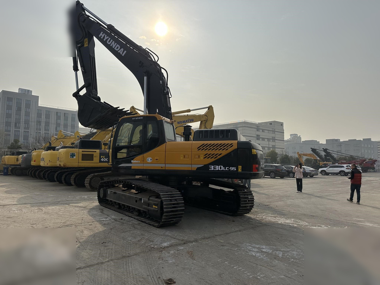 HYUNDAI ROBEX 330 LC-9S - Crawler excavator: picture 3 HYUNDAI ROBEX 330 LC-9S - Crawler excavator: picture 3