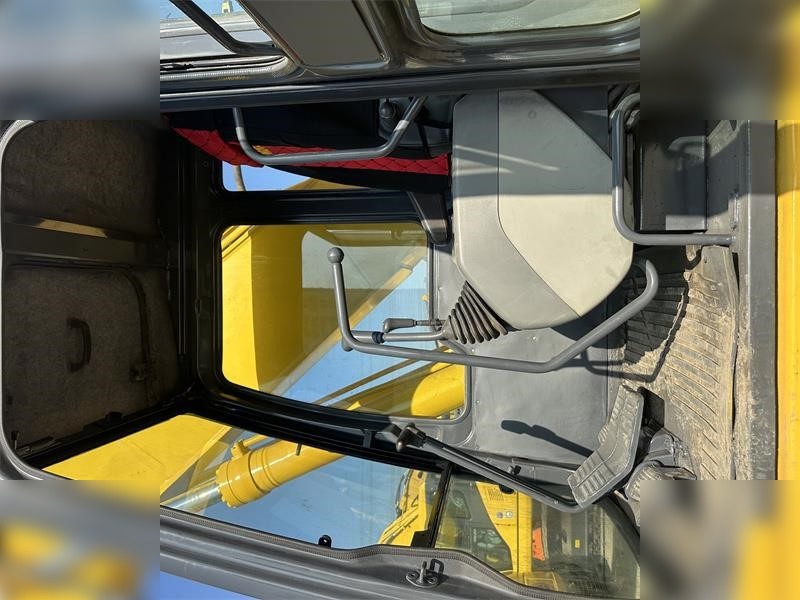 Leasing of KOMATSU PC220-6 KOMATSU PC220-6: picture 6 Leasing of KOMATSU PC220-6 KOMATSU PC220-6: picture 6