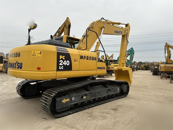 KOMATSU PC240 LC-8 - Crawler excavator: picture 2 KOMATSU PC240 LC-8 - Crawler excavator: picture 2