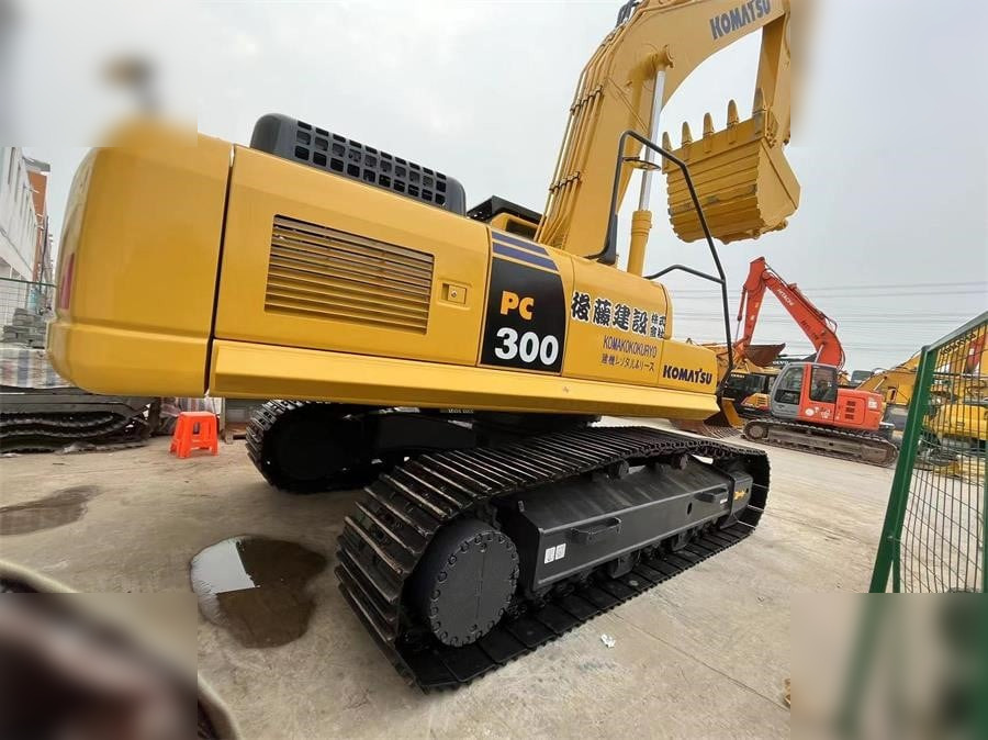 KOMATSU PC300-8 - Crawler excavator: picture 3 KOMATSU PC300-8 - Crawler excavator: picture 3