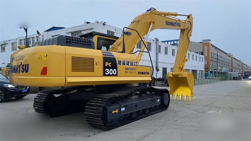 KOMATSU PC300-8M0 - Crawler excavator: picture 1 KOMATSU PC300-8M0 - Crawler excavator: picture 1