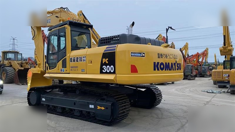 KOMATSU PC300-8M0 - Crawler excavator: picture 2 KOMATSU PC300-8M0 - Crawler excavator: picture 2