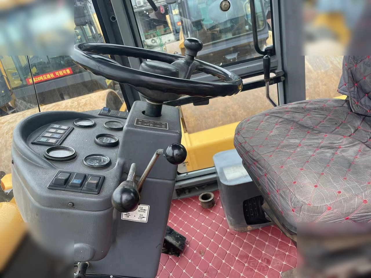 SDLG LGB680 - Backhoe loader: picture 4 SDLG LGB680 - Backhoe loader: picture 4