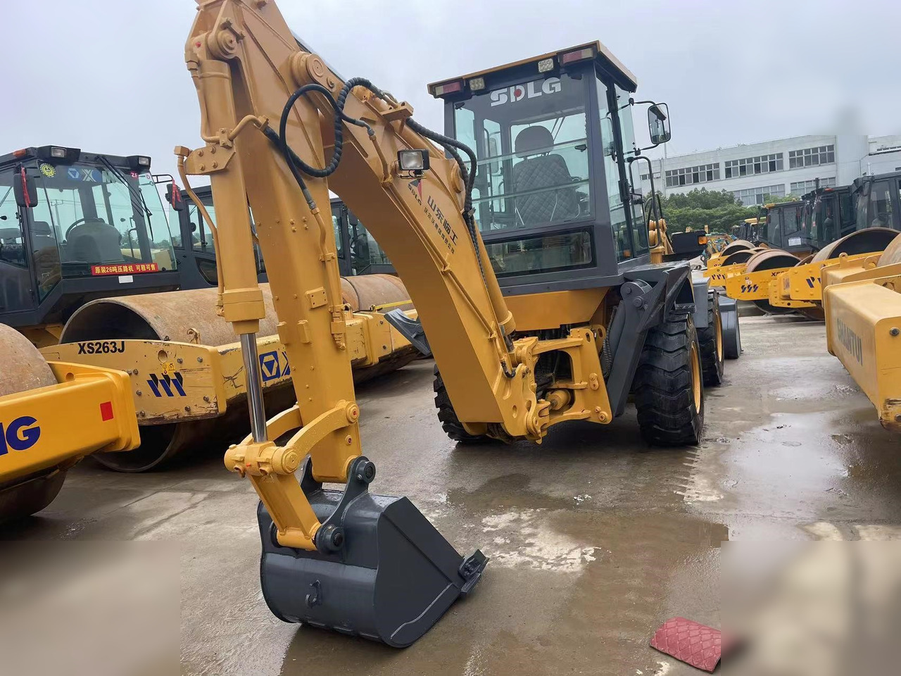 SDLG LGB680 - Backhoe loader: picture 2 SDLG LGB680 - Backhoe loader: picture 2