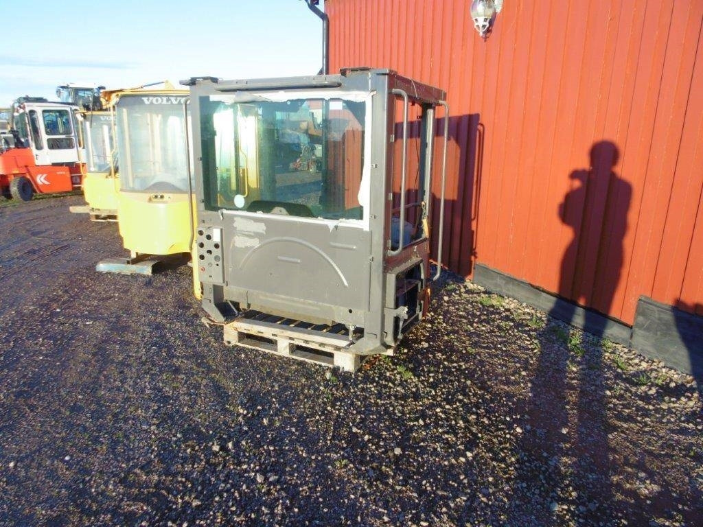 Hytt Volvo L60F - Cab for Construction machinery: picture 1 Hytt Volvo L60F - Cab for Construction machinery: picture 1