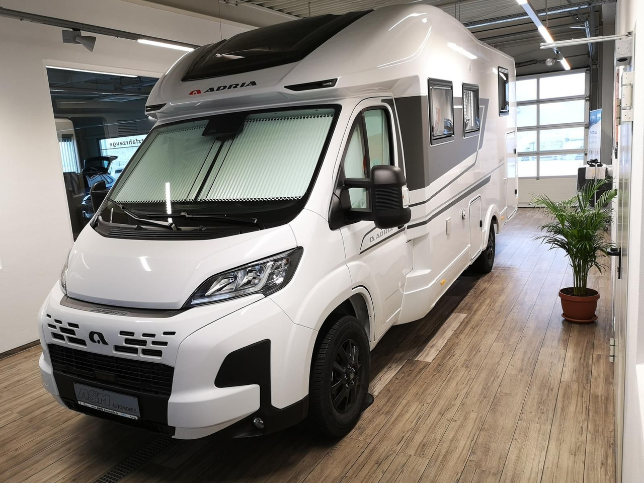 Adria Coral ALL-IN 650 DL*SOLAR*MARKISE*NAVI*SOFORT* - Semi-integrated motorhome: picture 2 Adria Coral ALL-IN 650 DL*SOLAR*MARKISE*NAVI*SOFORT* - Semi-integrated motorhome: picture 2