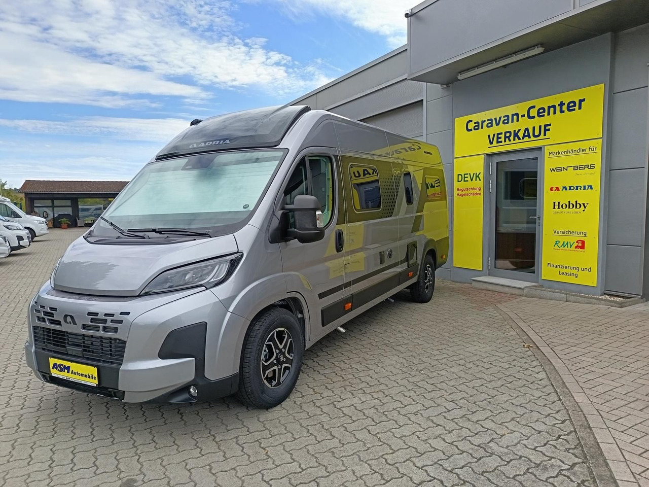 Adria Twin "60Y" 640 SGX 3,5 MAXI*JUBILEE*MARKISE*LED* - Campervan: picture 2 Adria Twin "60Y" 640 SGX 3,5 MAXI*JUBILEE*MARKISE*LED* - Campervan: picture 2