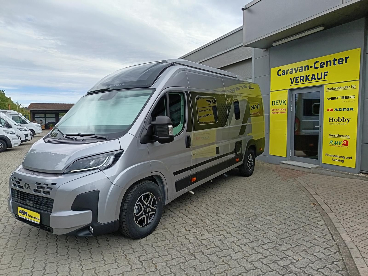 Adria Twin "60Y" 640 SGX 4,25MAXI*JUBILEE*AUFSTELLDACH - Campervan: picture 3 Adria Twin "60Y" 640 SGX 4,25MAXI*JUBILEE*AUFSTELLDACH - Campervan: picture 3