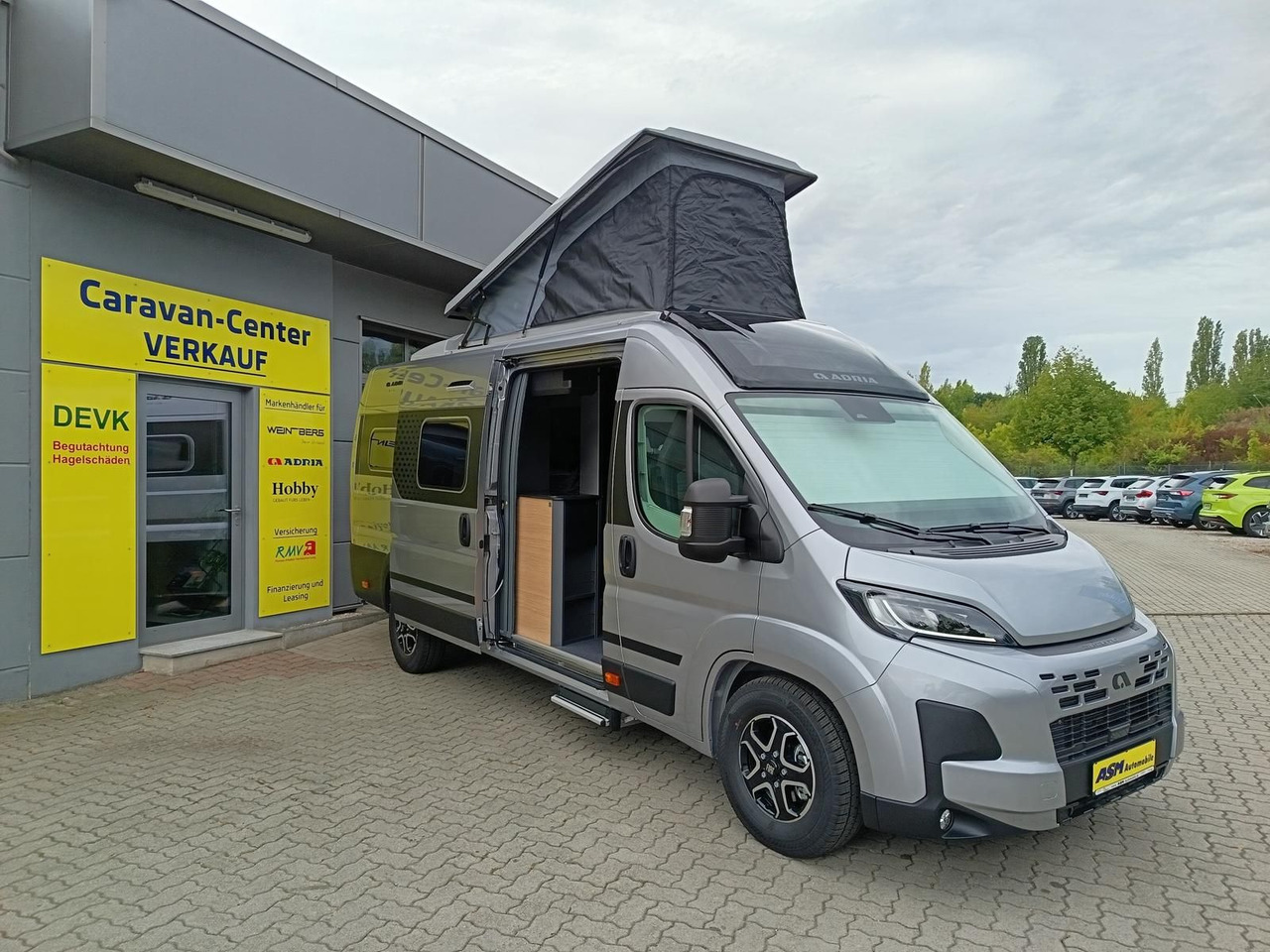 Adria Twin "60Y" 640 SGX 4,25MAXI*JUBILEE*AUFSTELLDACH - Campervan: picture 2 Adria Twin "60Y" 640 SGX 4,25MAXI*JUBILEE*AUFSTELLDACH - Campervan: picture 2