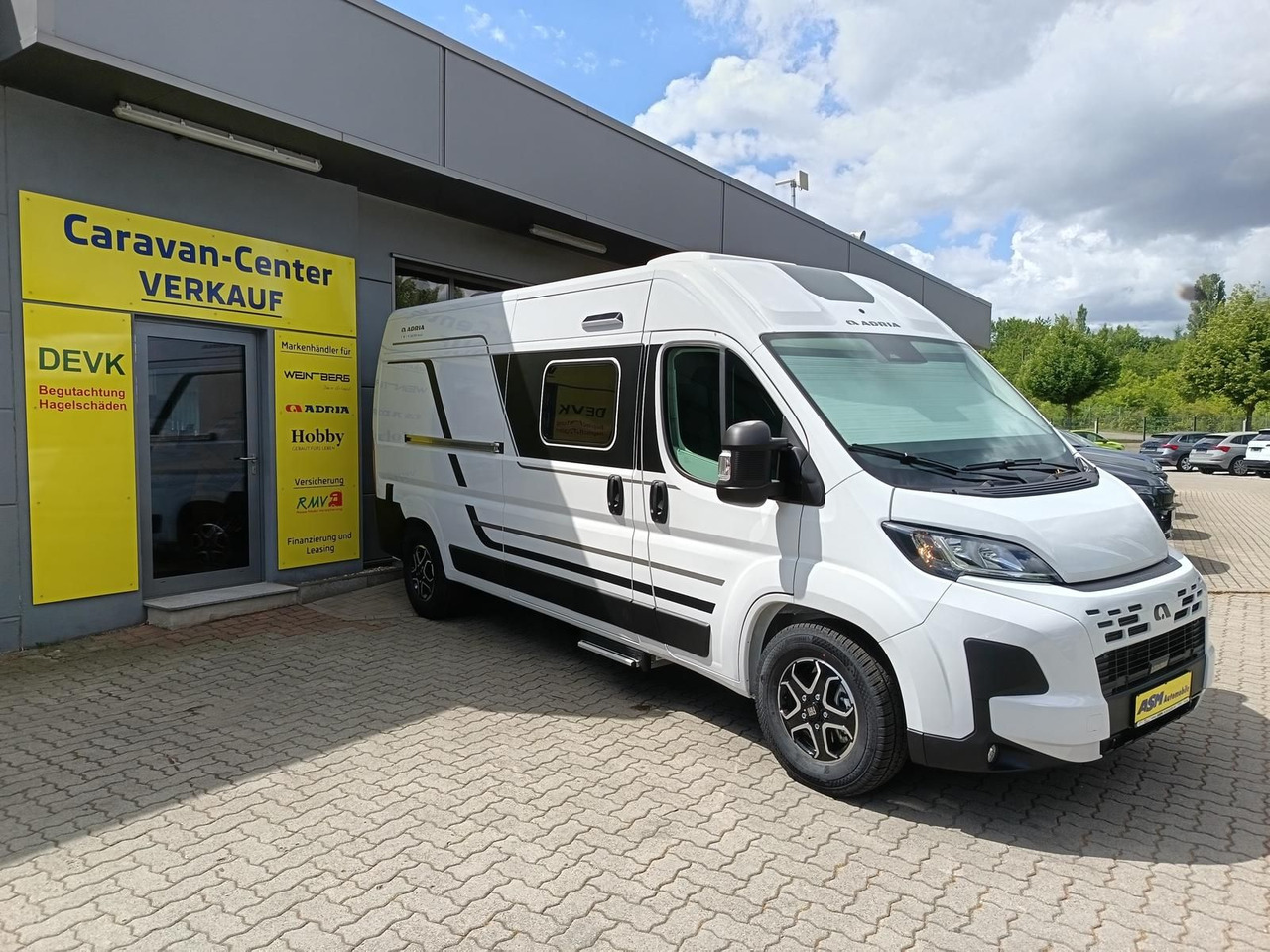 Adria Twin Twin 600 SPB Family*SAFETY*STYLE*DAB*SOFORT - Campervan: picture 3 Adria Twin Twin 600 SPB Family*SAFETY*STYLE*DAB*SOFORT - Campervan: picture 3