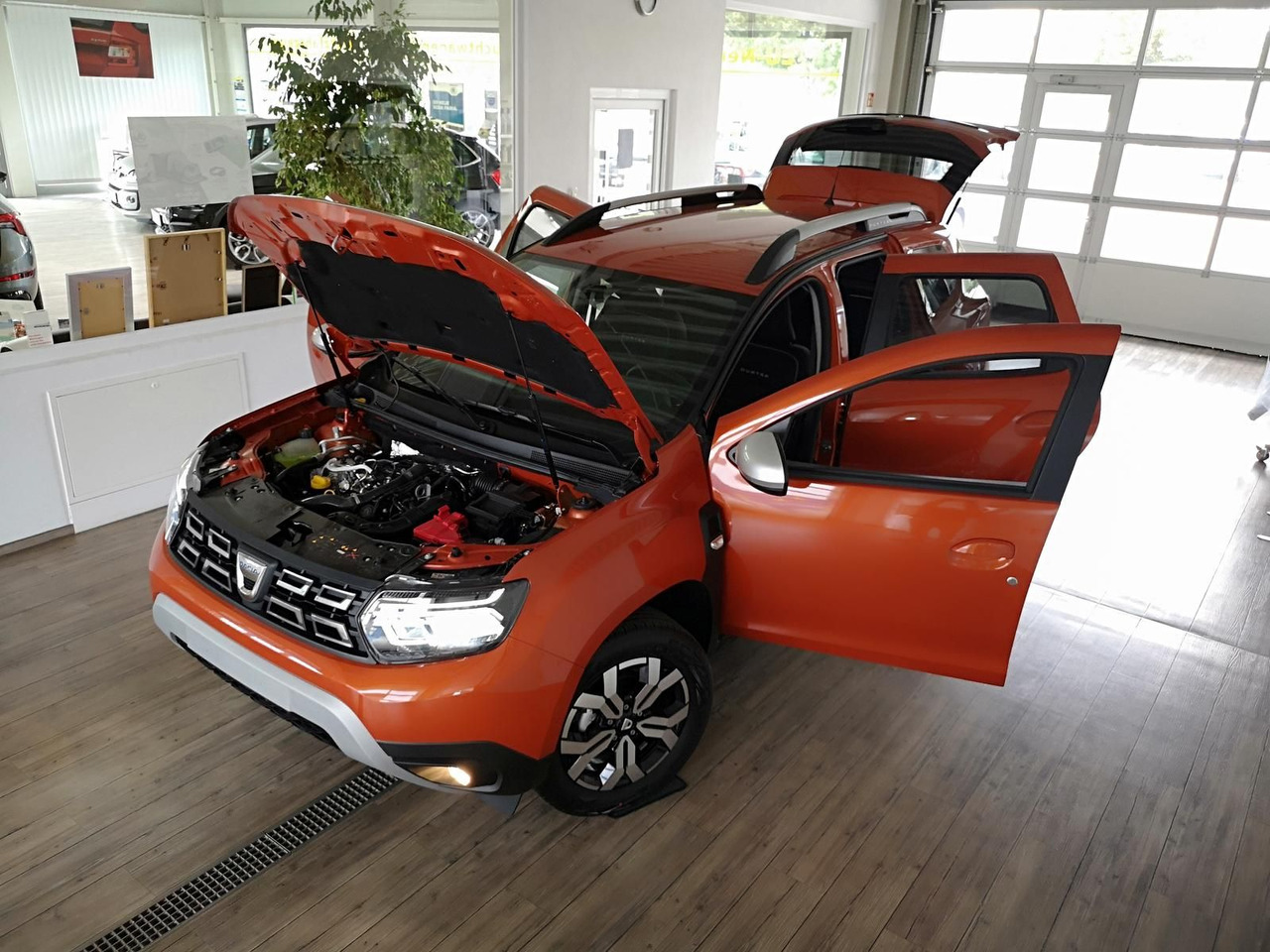 Dacia Duster Prestige Tce 130*KLIMA*SHZ*R-KAM*DAB*NAVI - SUV: picture 2 Dacia Duster Prestige Tce 130*KLIMA*SHZ*R-KAM*DAB*NAVI - SUV: picture 2