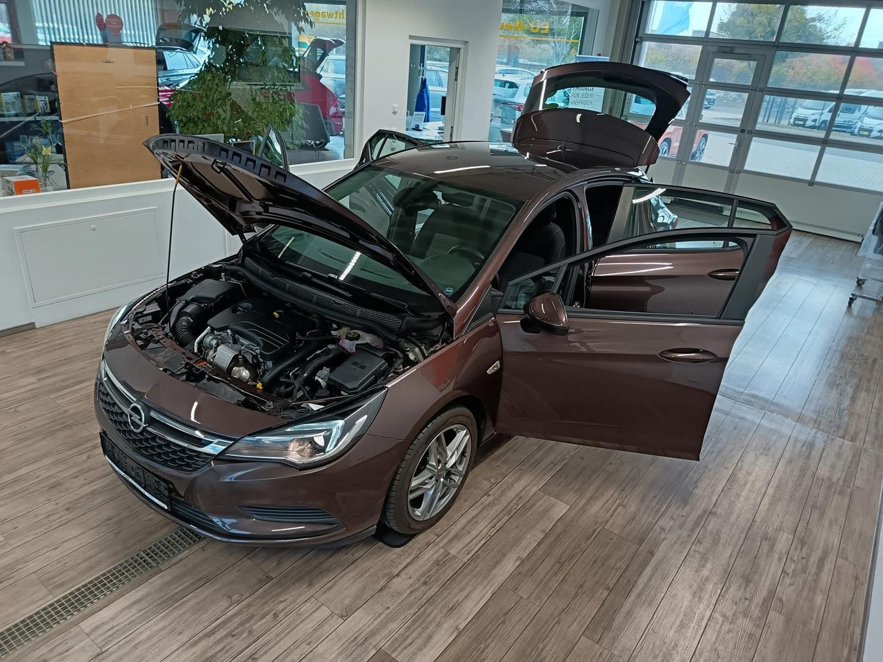 Opel Astra K Lim. 1,0 TURBO 77 kW*TEMP*KLIMA*PDC*SHZ* - Saloon car: picture 2 Opel Astra K Lim. 1,0 TURBO 77 kW*TEMP*KLIMA*PDC*SHZ* - Saloon car: picture 2