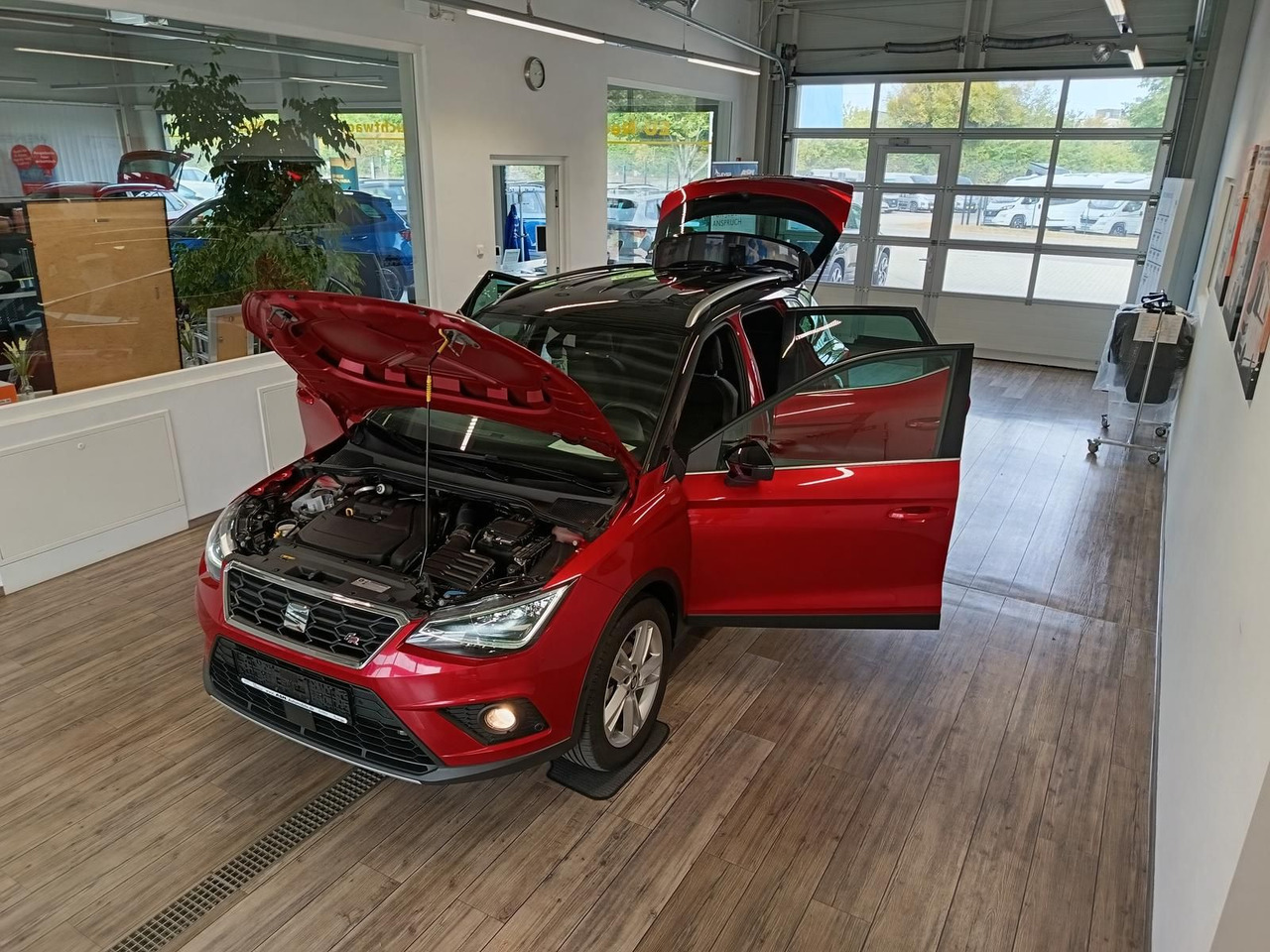 Seat Arona 1,5TSI FR*AHK*NAVI*ACC*LED*BEATS*R-KAM*DAB - SUV: picture 2 Seat Arona 1,5TSI FR*AHK*NAVI*ACC*LED*BEATS*R-KAM*DAB - SUV: picture 2