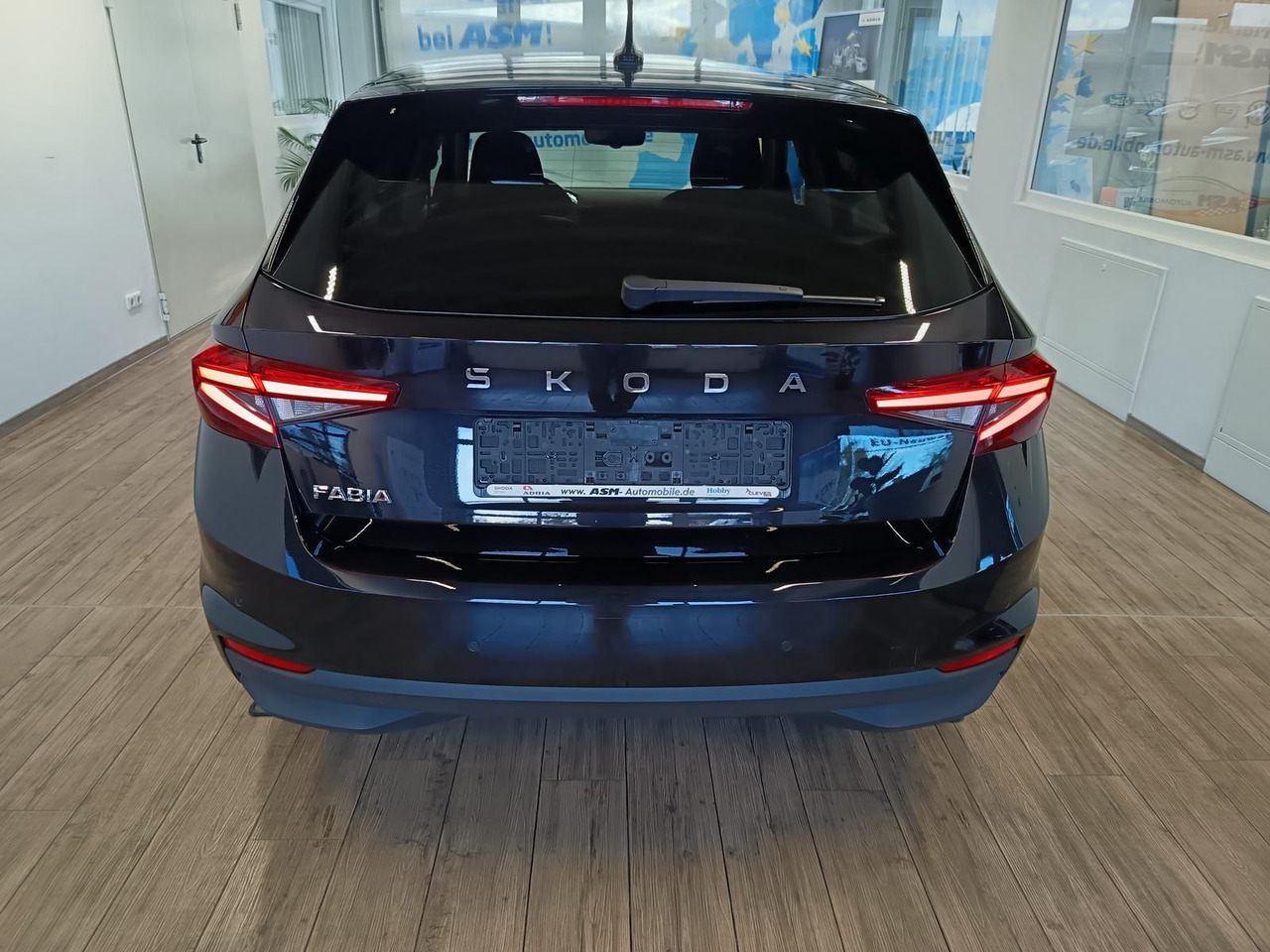 Skoda Fabia 130 Jahre 1,0 TSI*AHK-VORBER.*5J.GARANTIE* - Saloon car: picture 5 Skoda Fabia 130 Jahre 1,0 TSI*AHK-VORBER.*5J.GARANTIE* - Saloon car: picture 5
