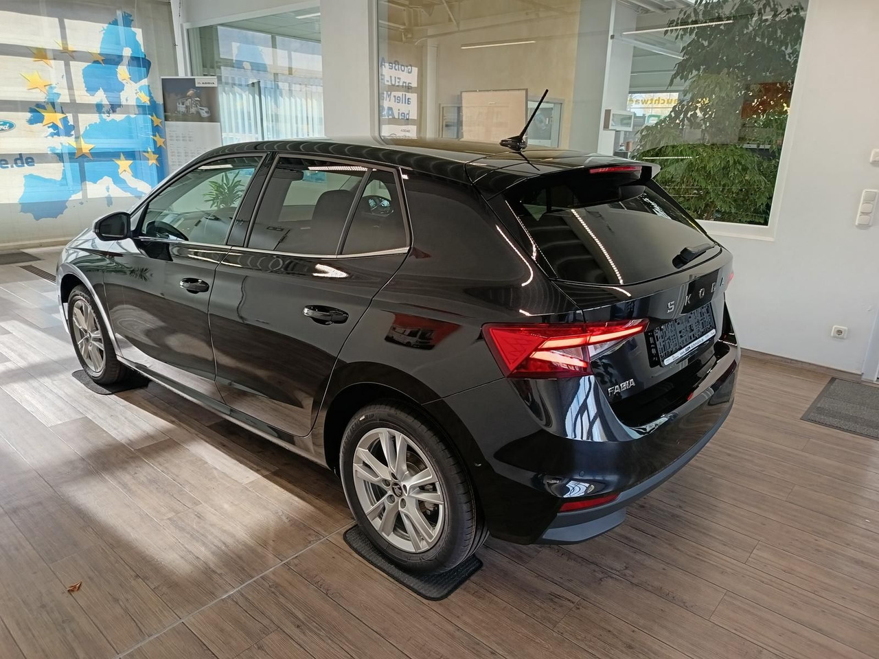 Skoda Fabia 130 Jahre 1,0TSI DSG*AHK-VORBER.*LED*R-KAM - Saloon car: picture 4 Skoda Fabia 130 Jahre 1,0TSI DSG*AHK-VORBER.*LED*R-KAM - Saloon car: picture 4